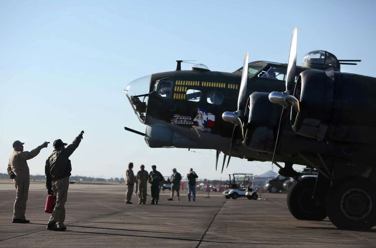 Wings Over Houston soars with cool temps, clear skies