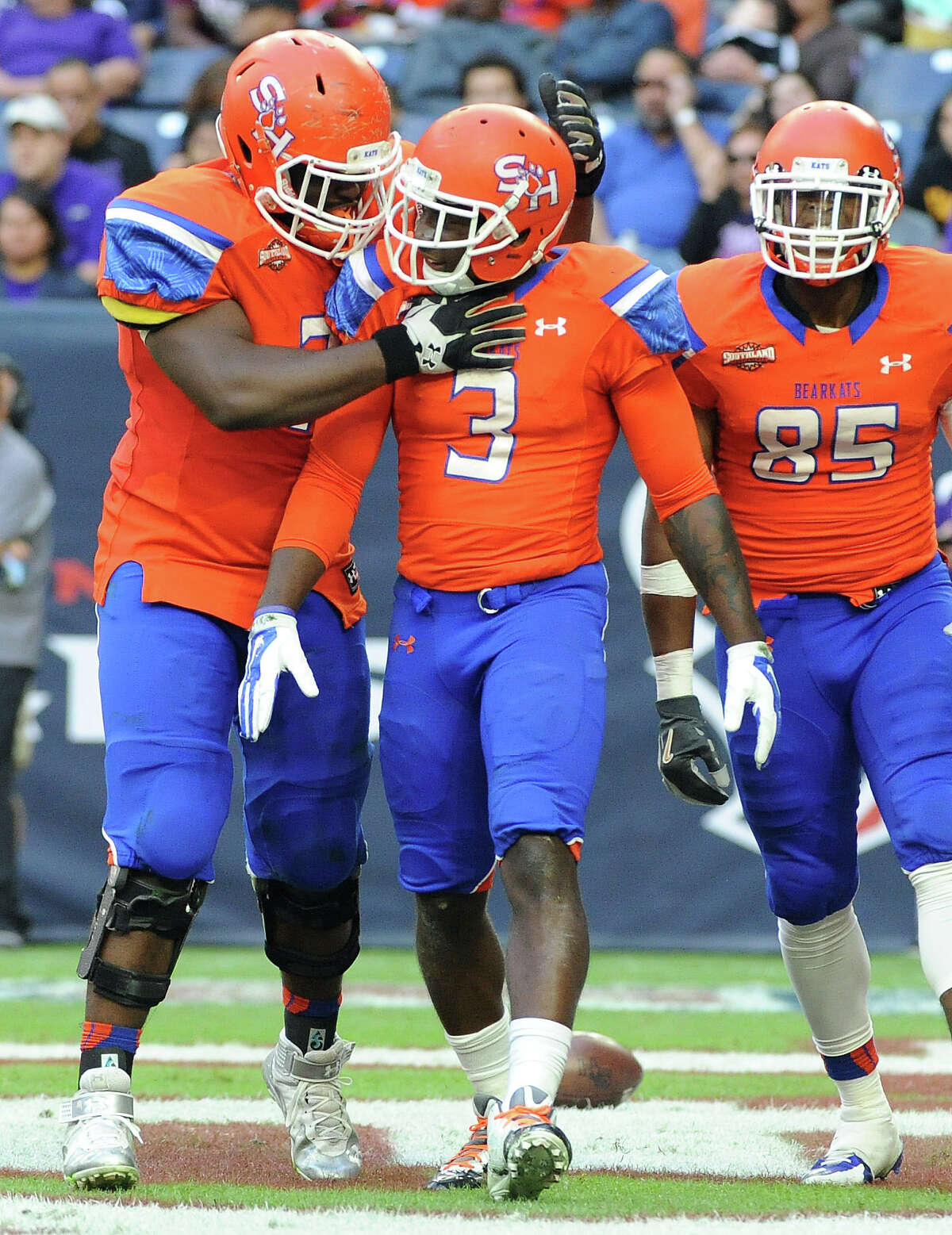 Hill's 4 TDs lifts Sam Houston State to win over Stephen F. Austin