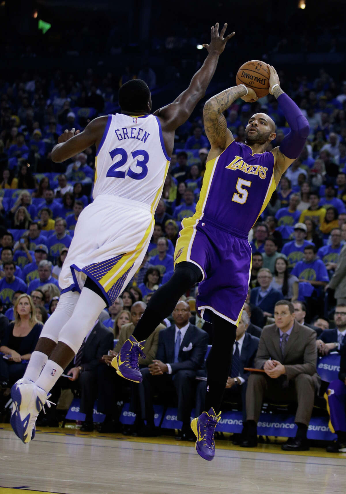 Draymond Green defends against the Lakers’ Carlos Boozer during Saturday’s home opener.