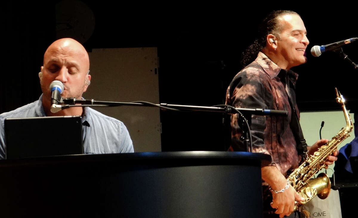 Billy Joel tribute 'Still Rock and Roll' to Levitt crowd despite rain