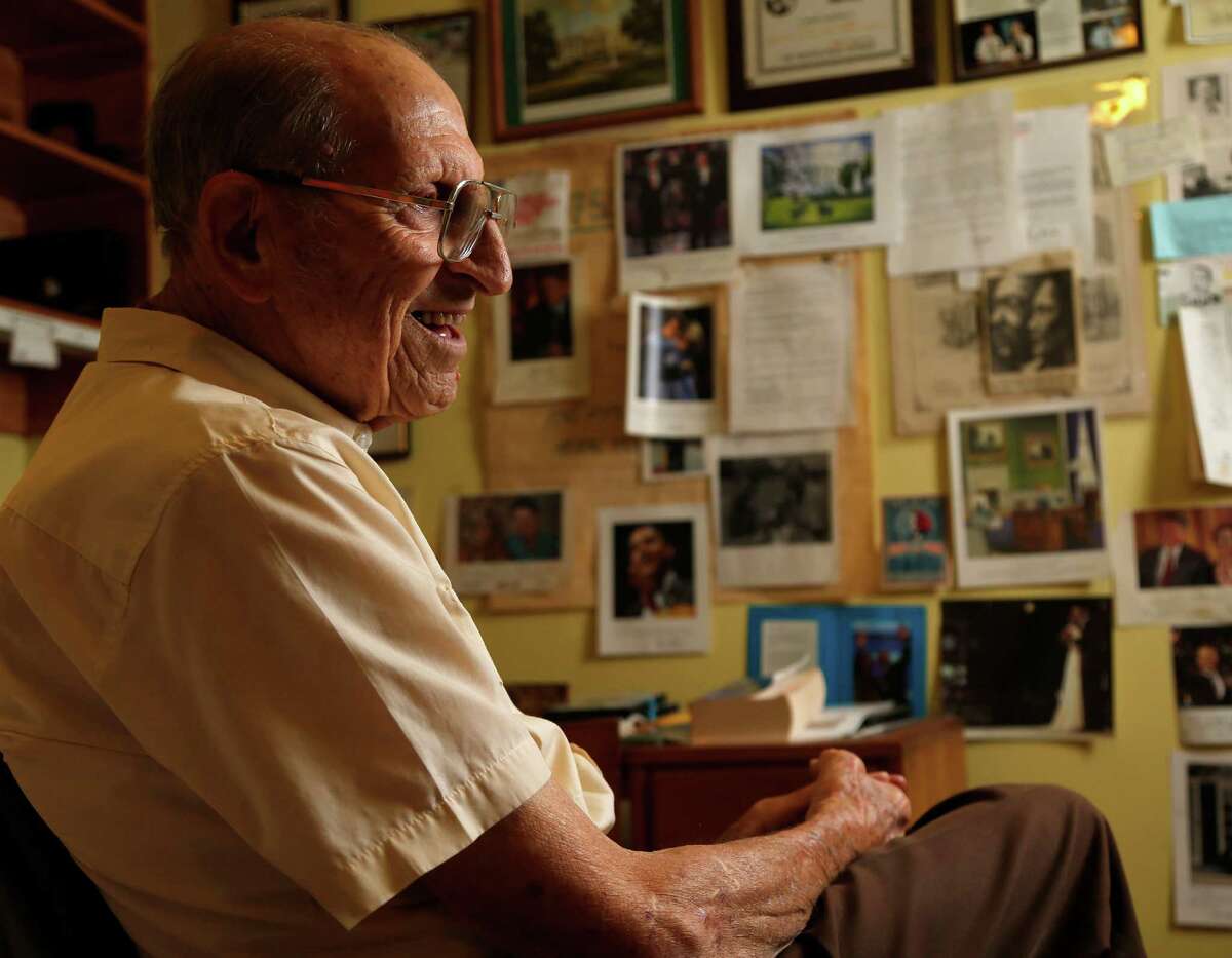 Vince Maggio, 92, says he loves local newspapers because they contain summaries of the information people need to know to be informed citizens. ( Karen Warren / Houston Chronicle )
