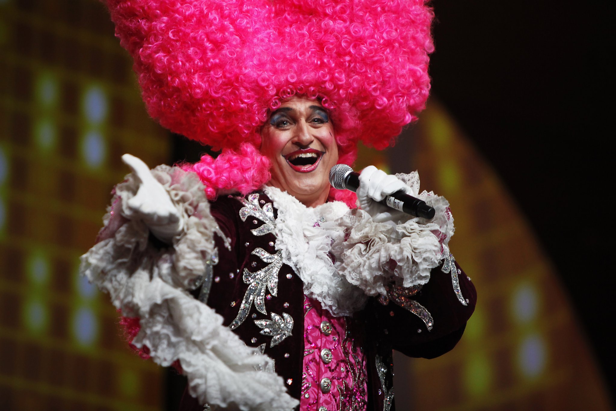 'Beach Blanket Babylon' still making waves