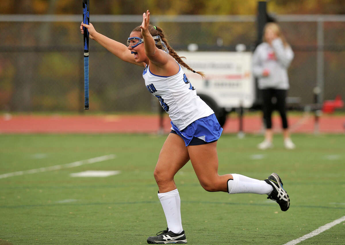 Darien field hockey tops Westhill in Class L opener