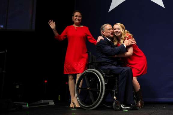 Greg Abbott, electo como gobernador el 4 de noviembre de 2014, junto con su esposa Cecilia Abbott y su hija Audrey Abbott.