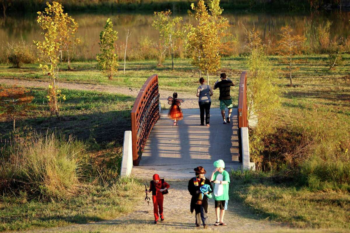 Families cross a bridge at Willow Waterhole Conservation Reserve.