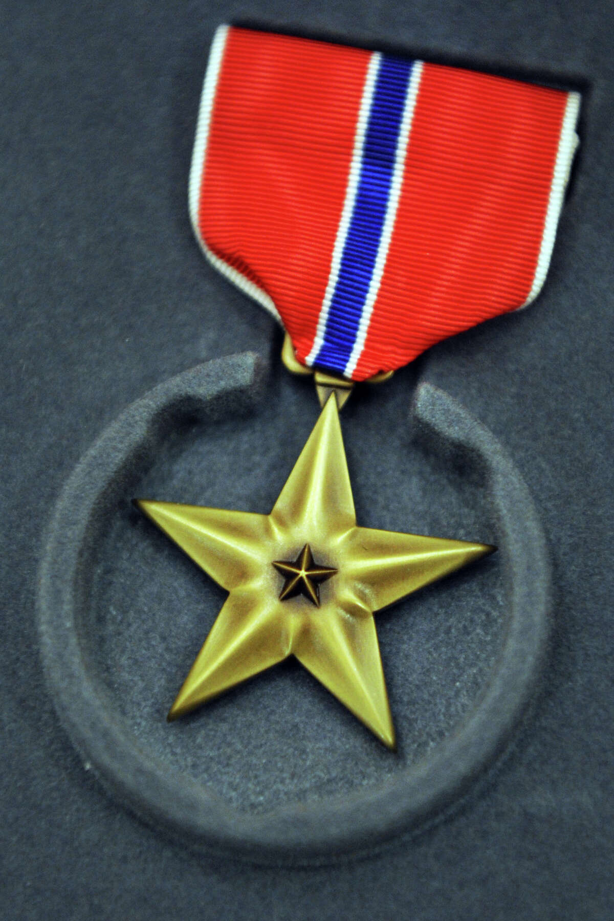 Former Easton resident gets Bronze Star 70 years later