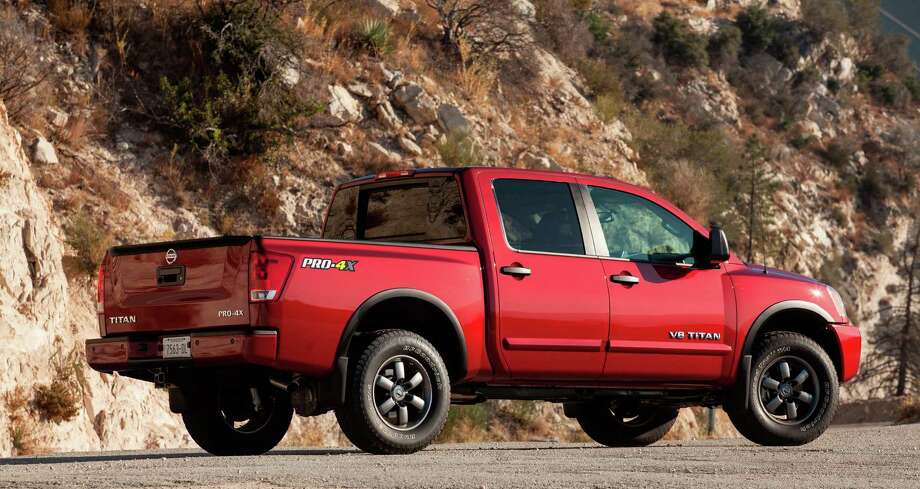 2015 nissan titan pro 4x tire size