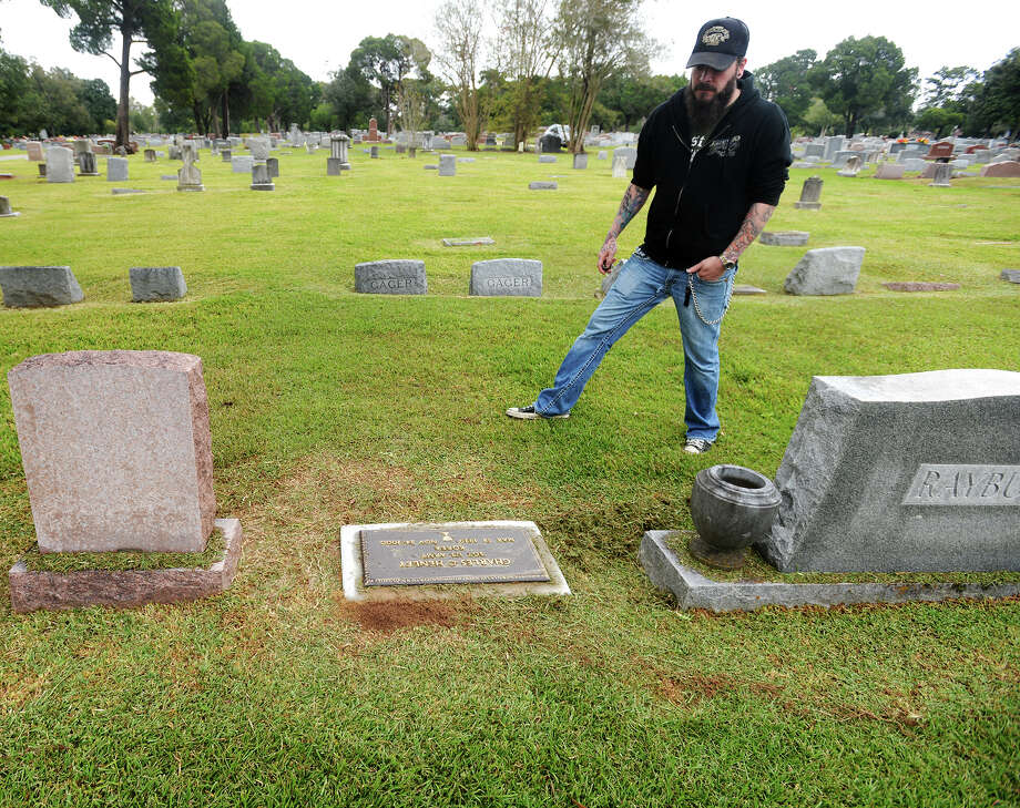Veterans' graves must wait for their markers Beaumont Enterprise