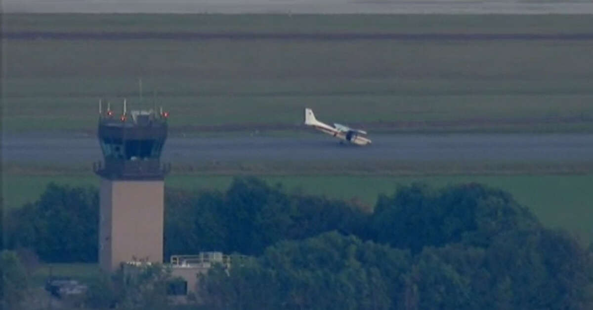Plane finally lands after it circles Hooks airport
