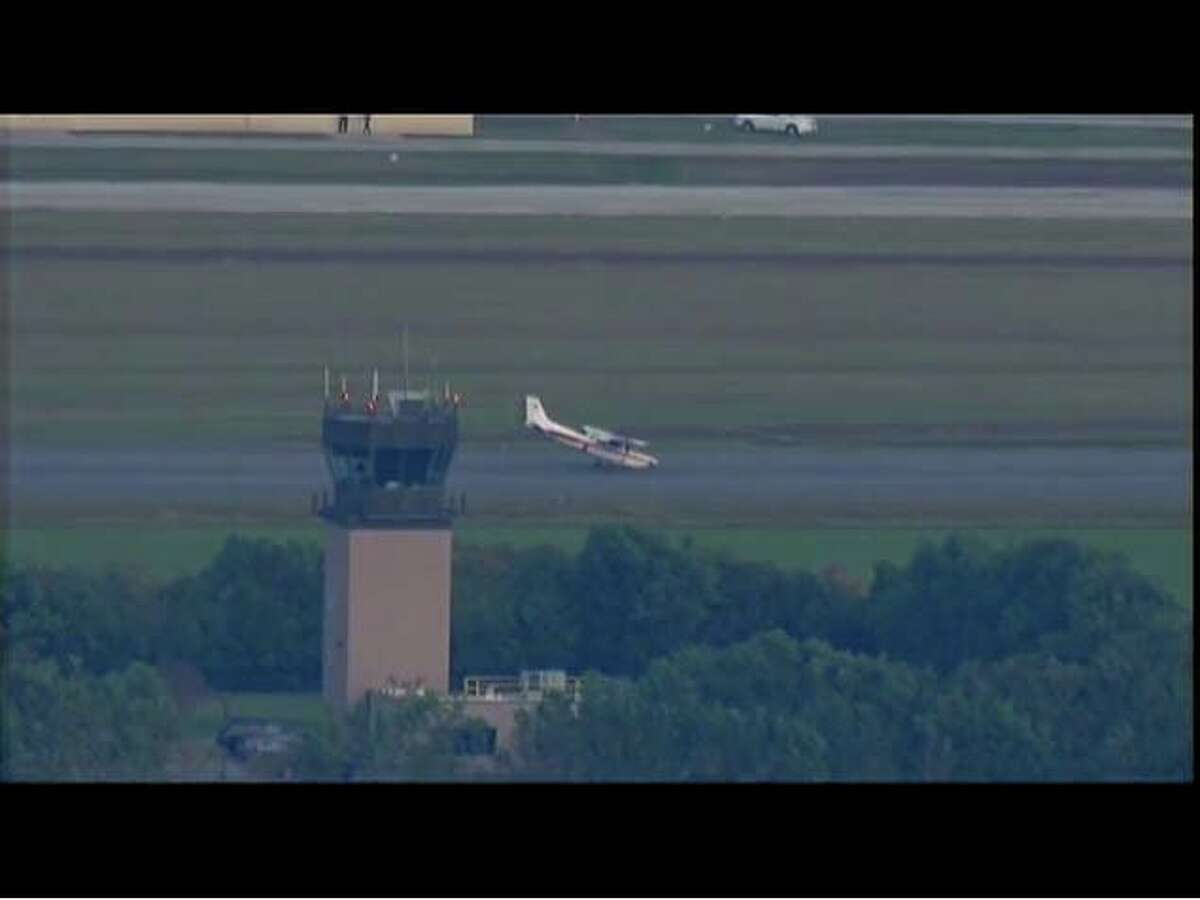 Plane finally lands after it circles Hooks airport
