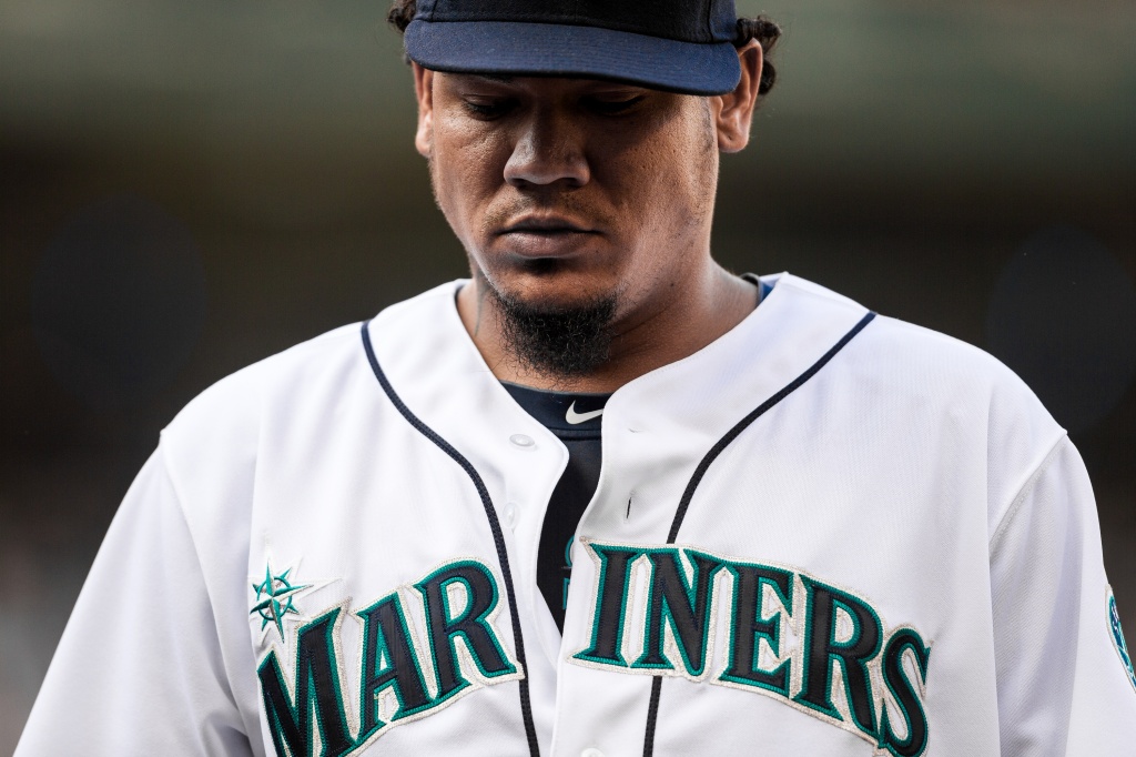 King Felix flops at finish, Mariners lose 8-4 - The San Diego Union-Tribune