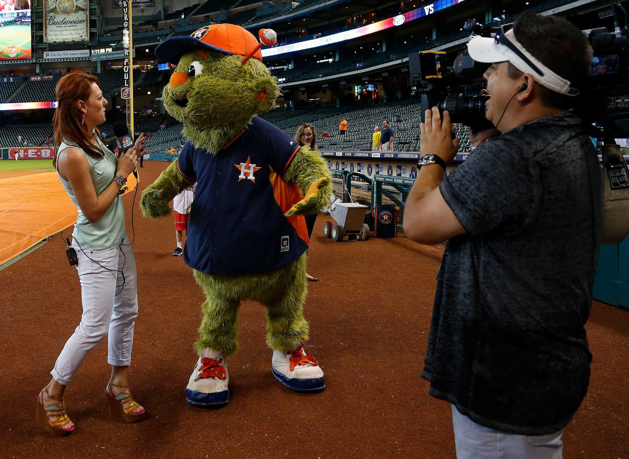 Astros reporter Julia Morales reveals how team chooses uniforms