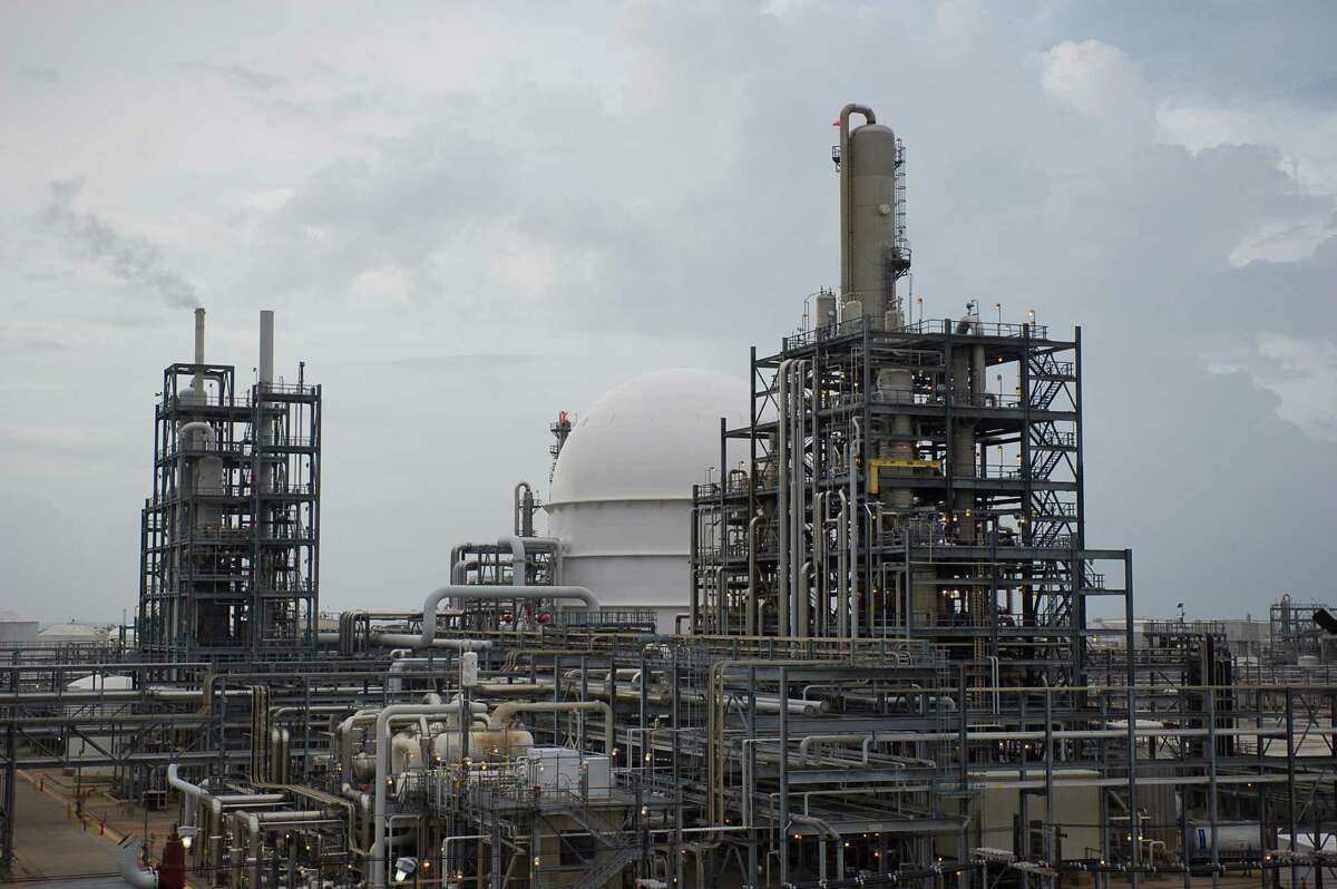 Dow Chemical raises selloff target to 8.5 billion