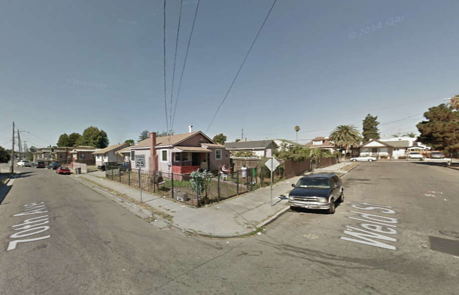 Man shot dead in East Oakland; killer sought SFGate