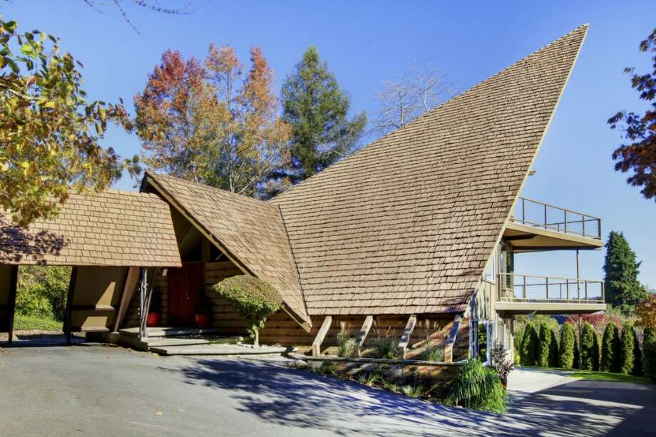 This '60s house rocks SpaceAge vibe