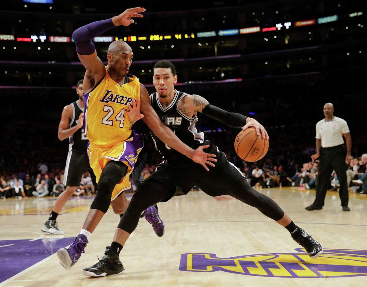 San Antonio Spurs' Danny Green, right, is pressured by Los Angeles Lakers' Kobe Bryant during the first half of an NBA basketball game Friday, Nov. 14, 2014, in Los Angeles. (AP Photo/Jae C. Hong)