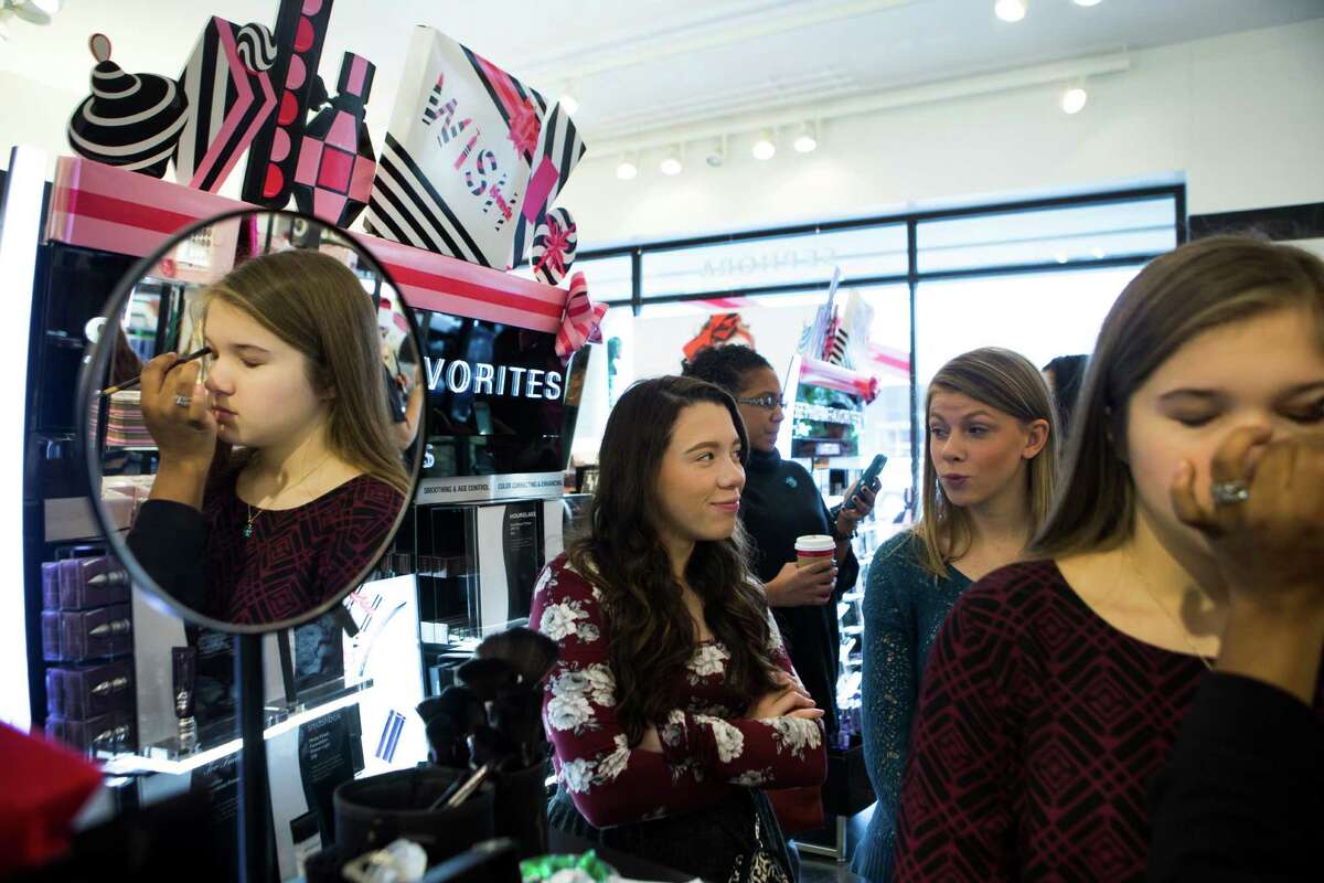 Periwinkle Foundation gives ill girls makeovers
