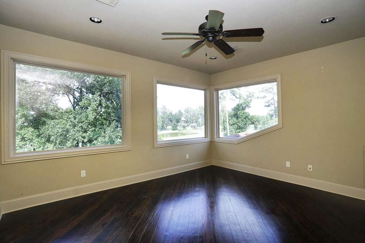 1,696,300 Woodlands home in foreclosure