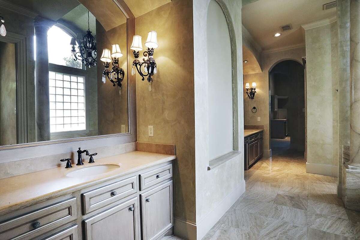 1,696,300 Woodlands home in foreclosure