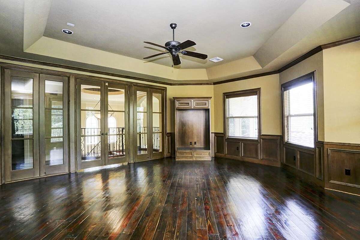 1,696,300 Woodlands home in foreclosure