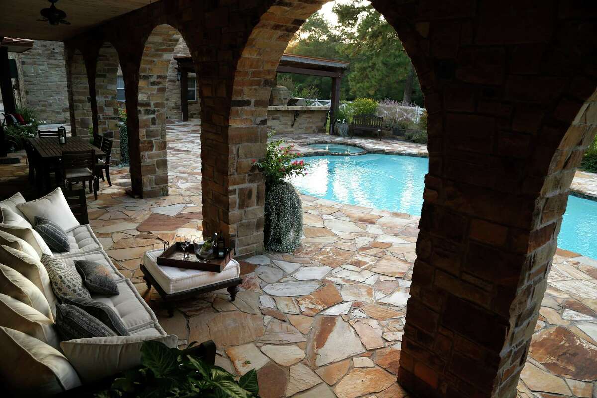 A mix of small to large Oklahoma sandstone pieces in brown to gray with shades of rust and chocolate clad the studio, patio and loggia.