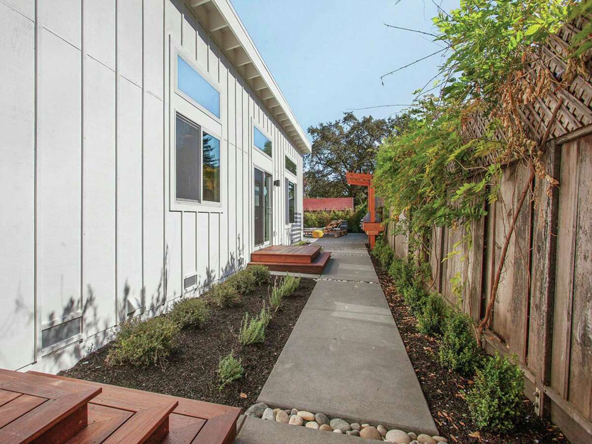 Midcentury Modern in Sonoma has lush backyard, open floor plan