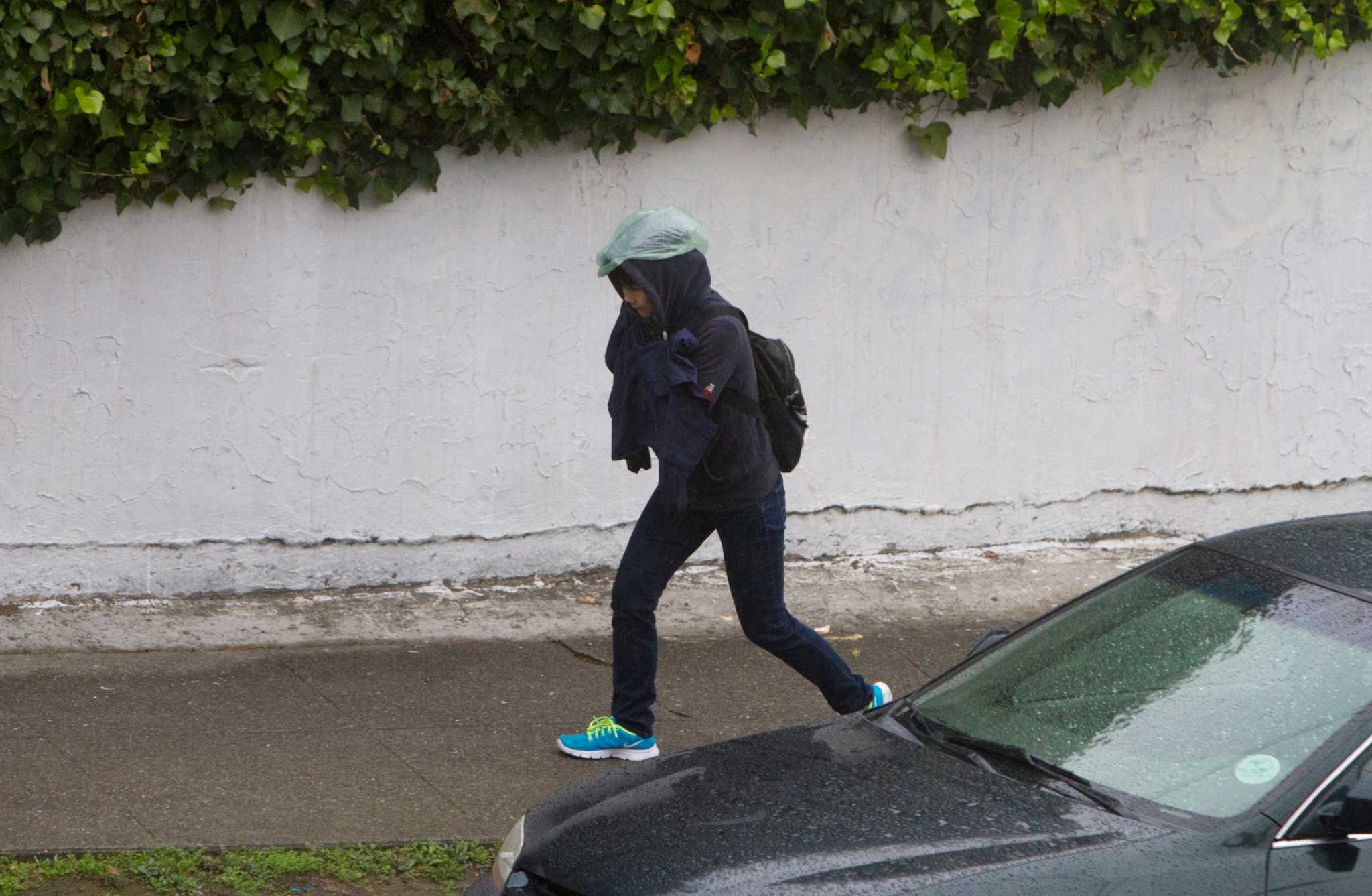 Light rain moves into Bay Area