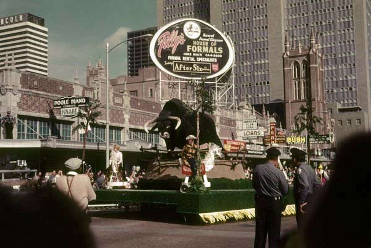 Sting on thanksgiving parade