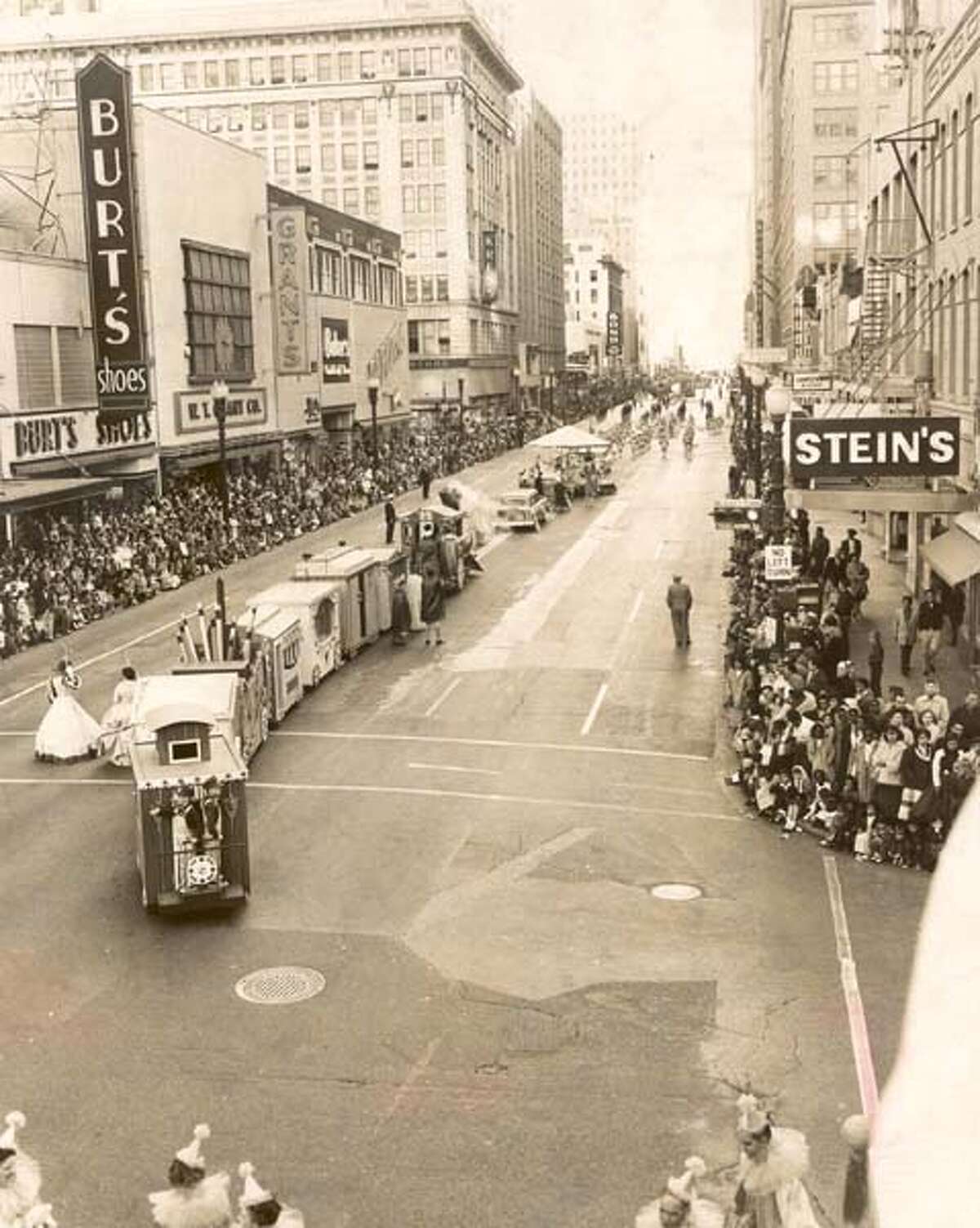 Houston Tradition Lives On: 68th Annual H-E-B Thanksgiving Day Parade