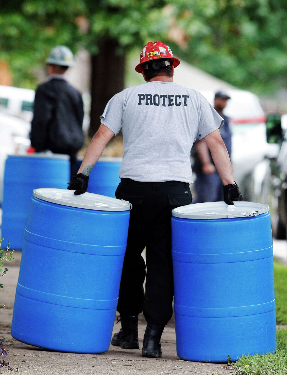 Waste is taken from the home of a Dallas worker who cared for Ebola victim Thomas Eric Duncan.