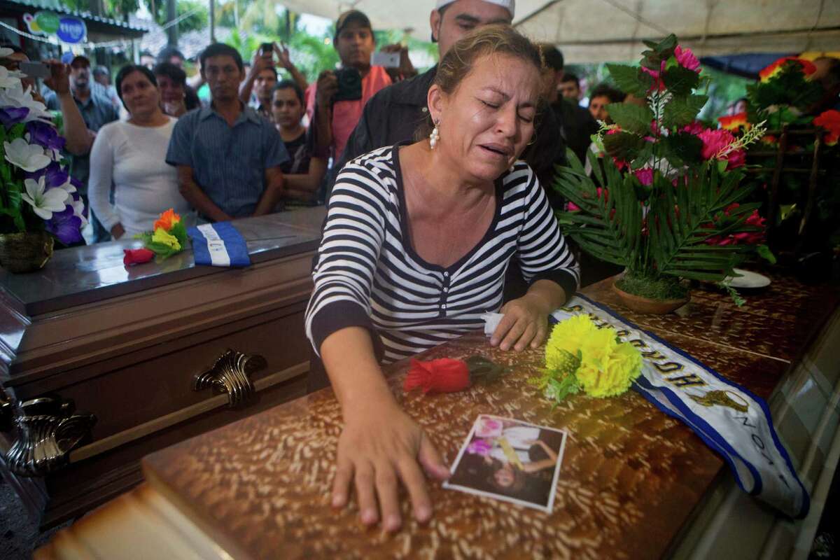 Slain beauty queen, sister buried in Honduras