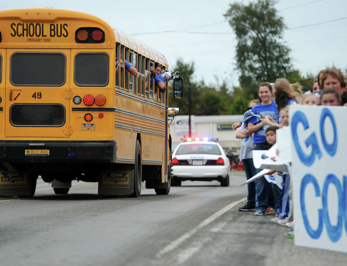 Buna gives its Cougars a warm playoff sendoff