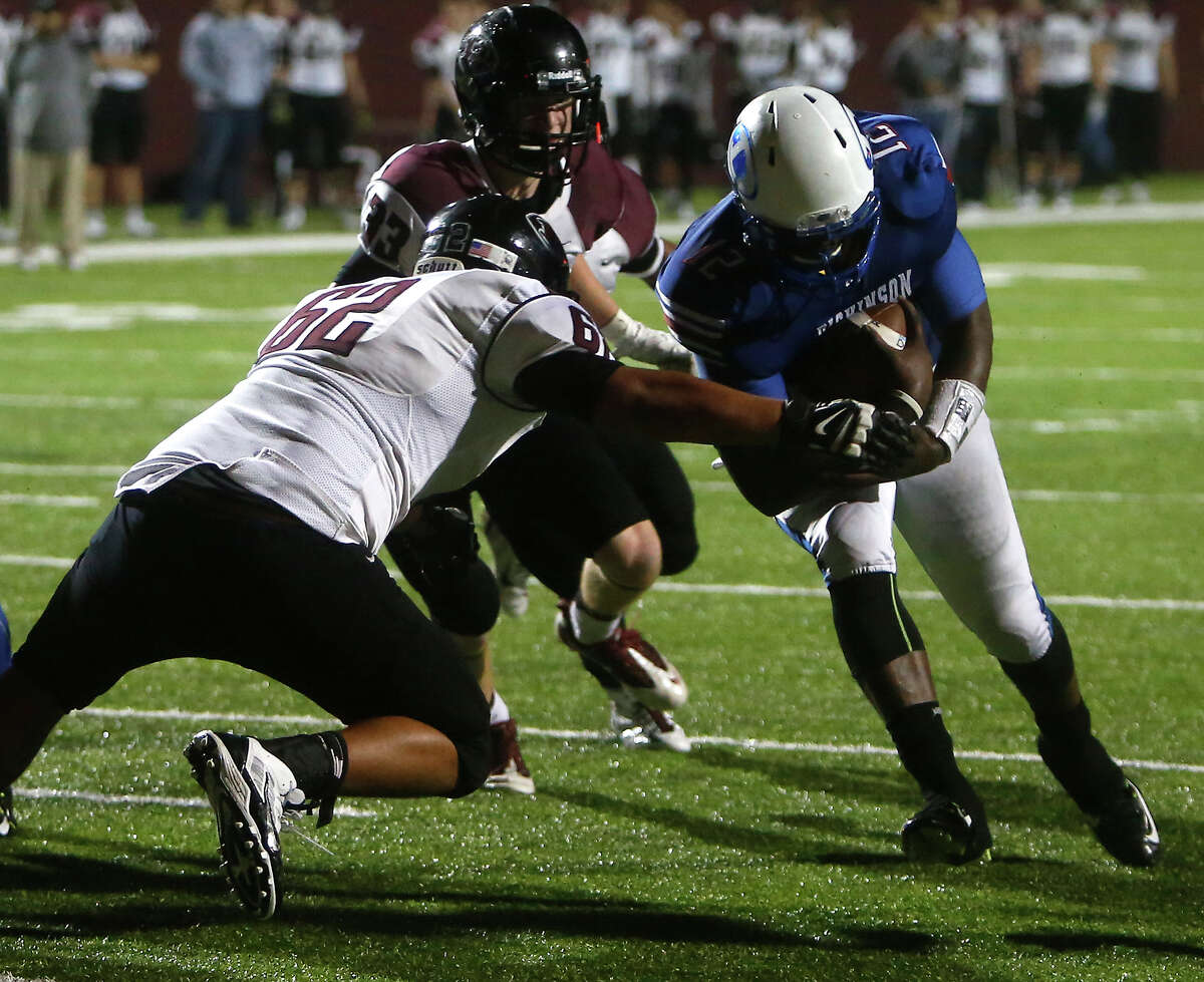 Dickinson Extends Undefeated Season With Win Over Pearland In Playoffs 