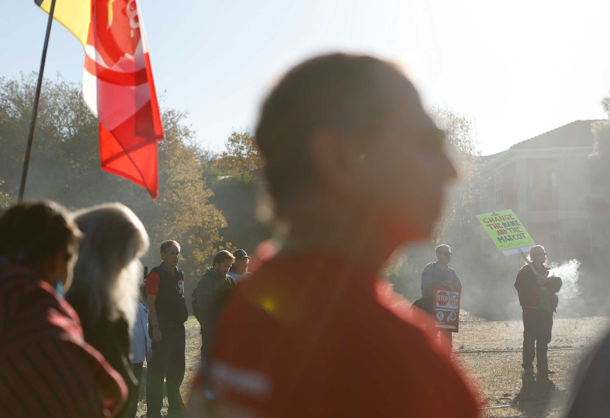 Washington Redskins: Protesters decry team's name at Lambeau Field – Twin  Cities