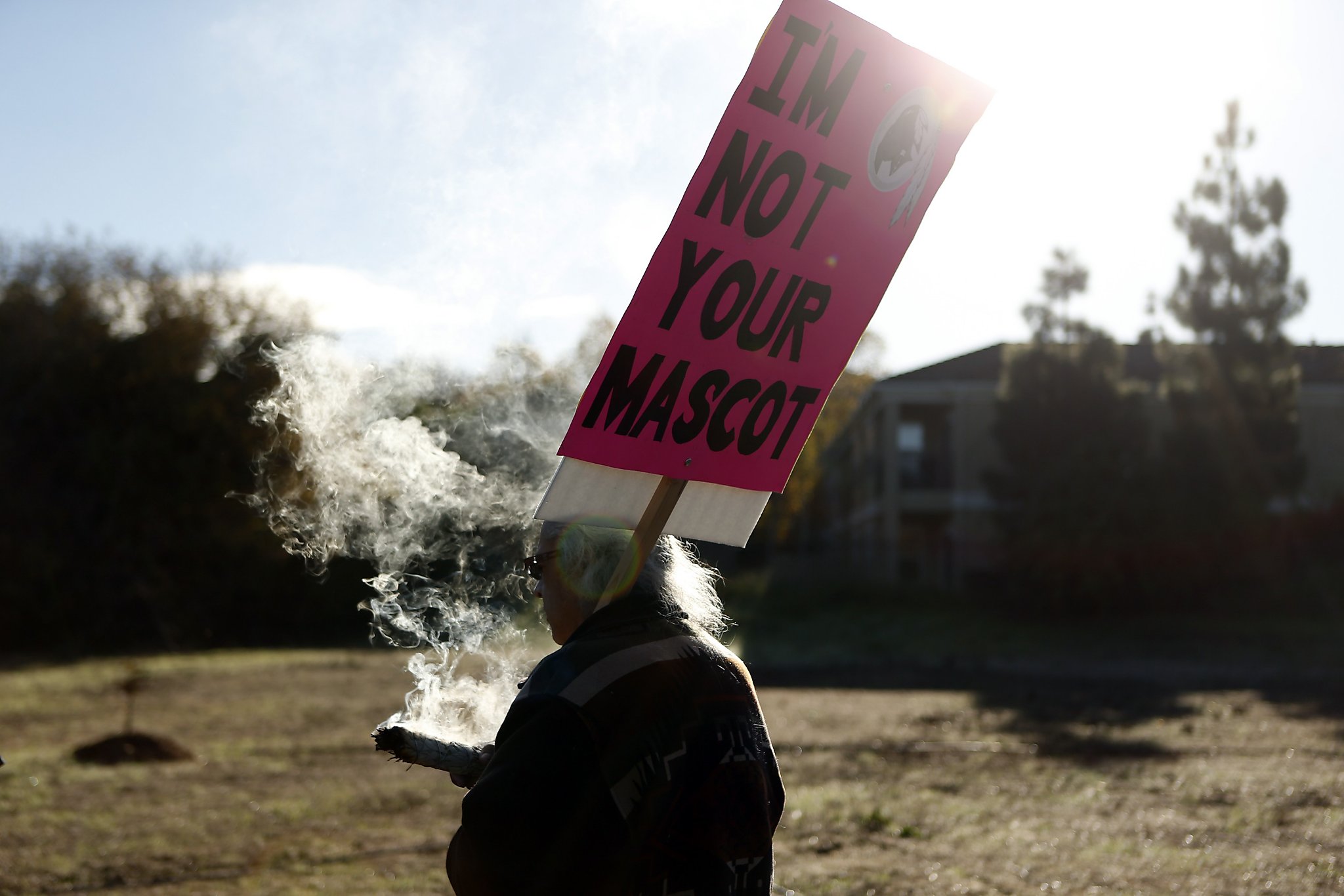 Washington Redskins: Protesters decry team's name at Lambeau Field – Twin  Cities