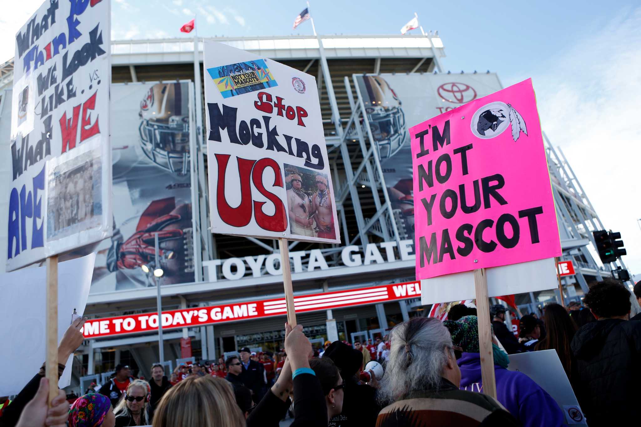 Washington Redskins: Protesters decry team's name at Lambeau Field – Twin  Cities