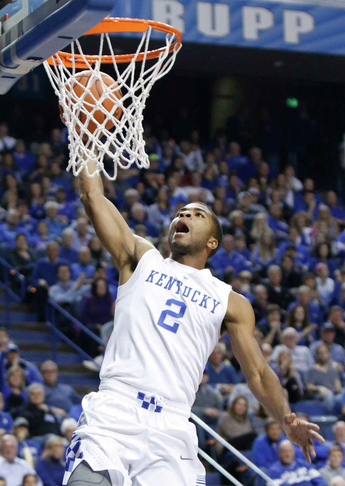 Kentucky routs Montana St.