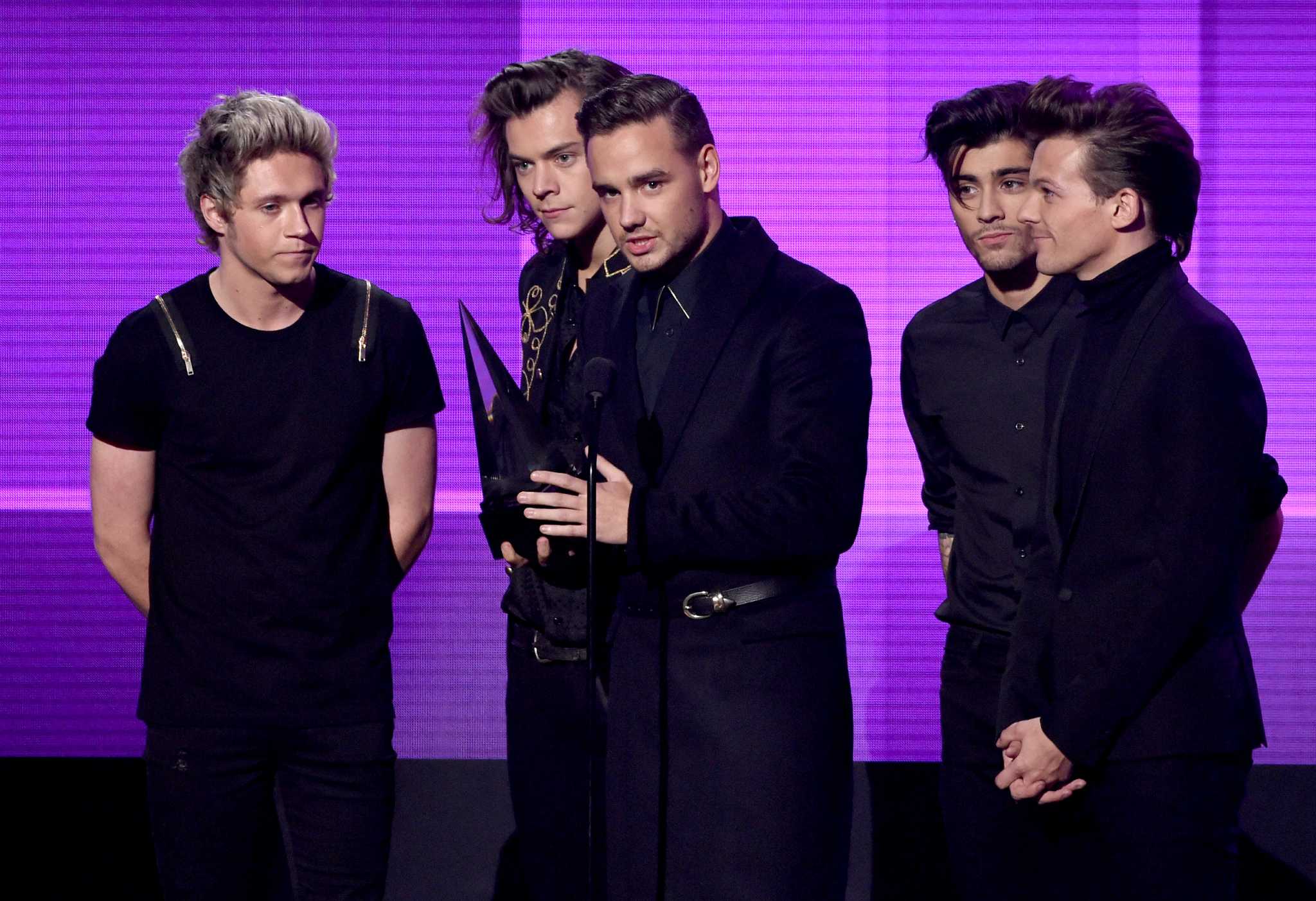 <b>One</b> <b>Direction</b> takes top prize at American Music Awards.