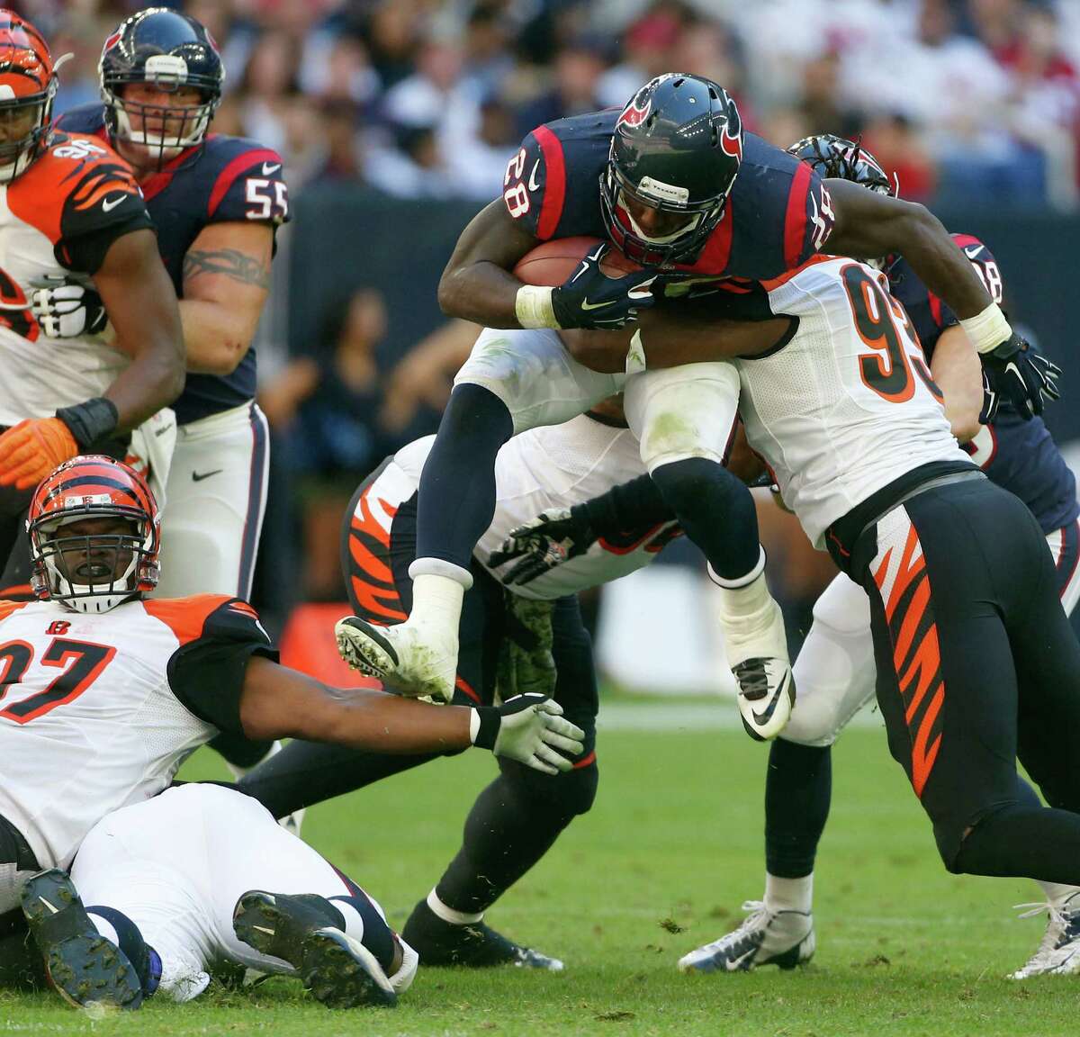 Cincinnati Bengals' Reggie Nelson (20) and Terence Newman (23