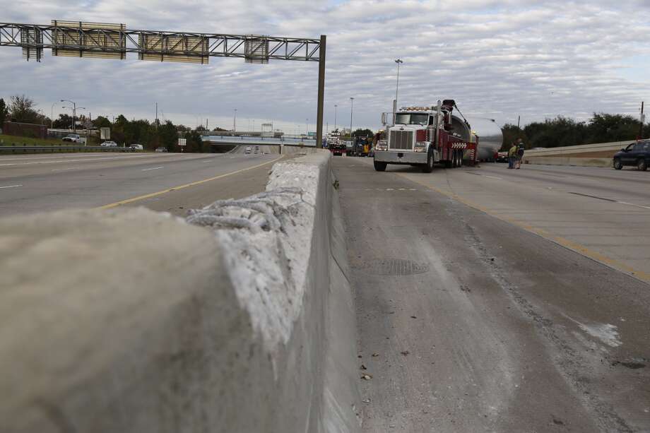 Crash snarls Eastex Freeway in northeast Houston - Houston Chronicle