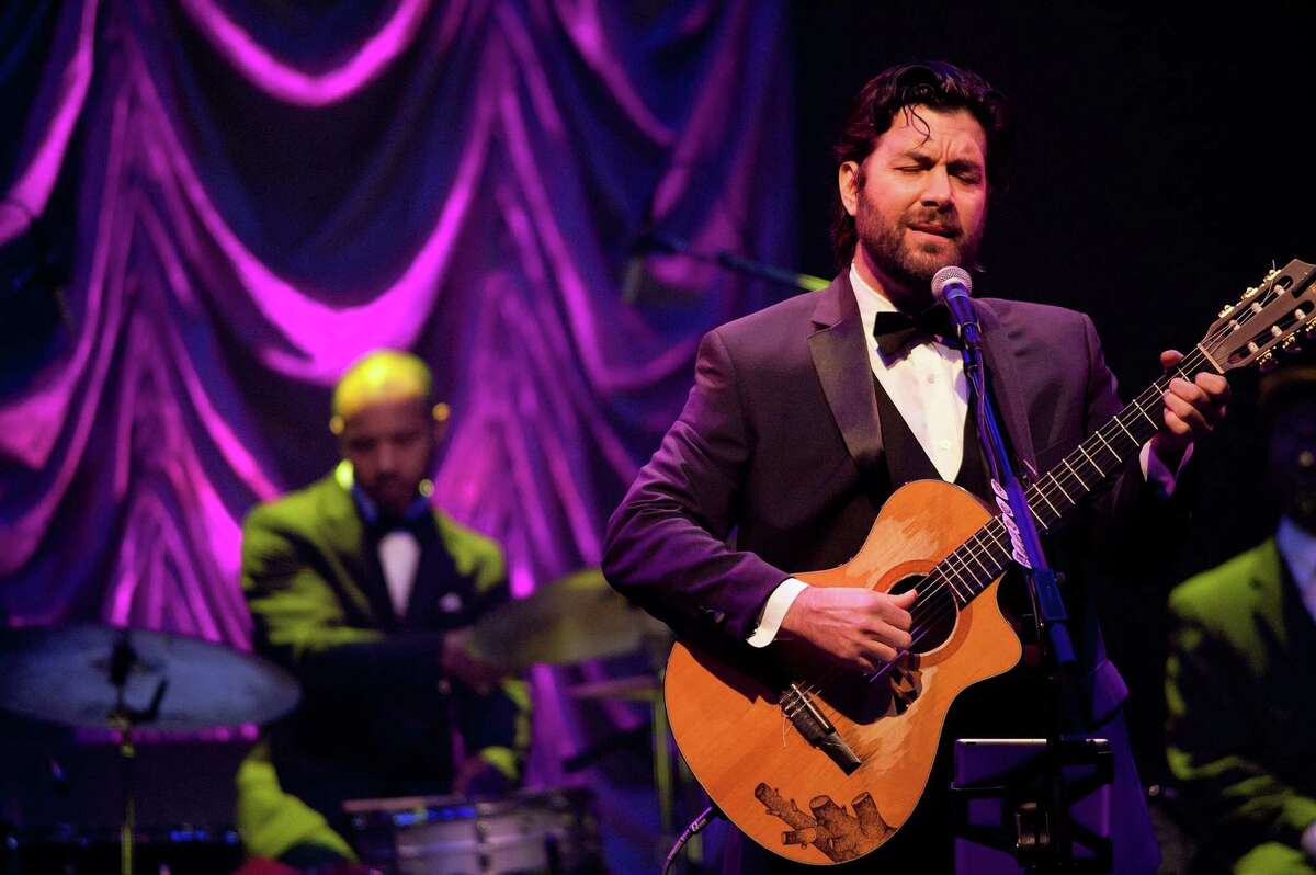 Bob Schneider gets into the holiday spirit