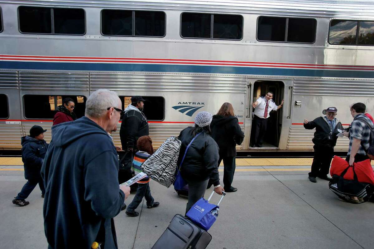 Amtrak has priority over freight but passengers don't benefit