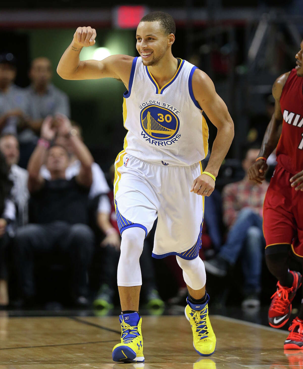 Curry scores 40 in Warriors' win over Heat