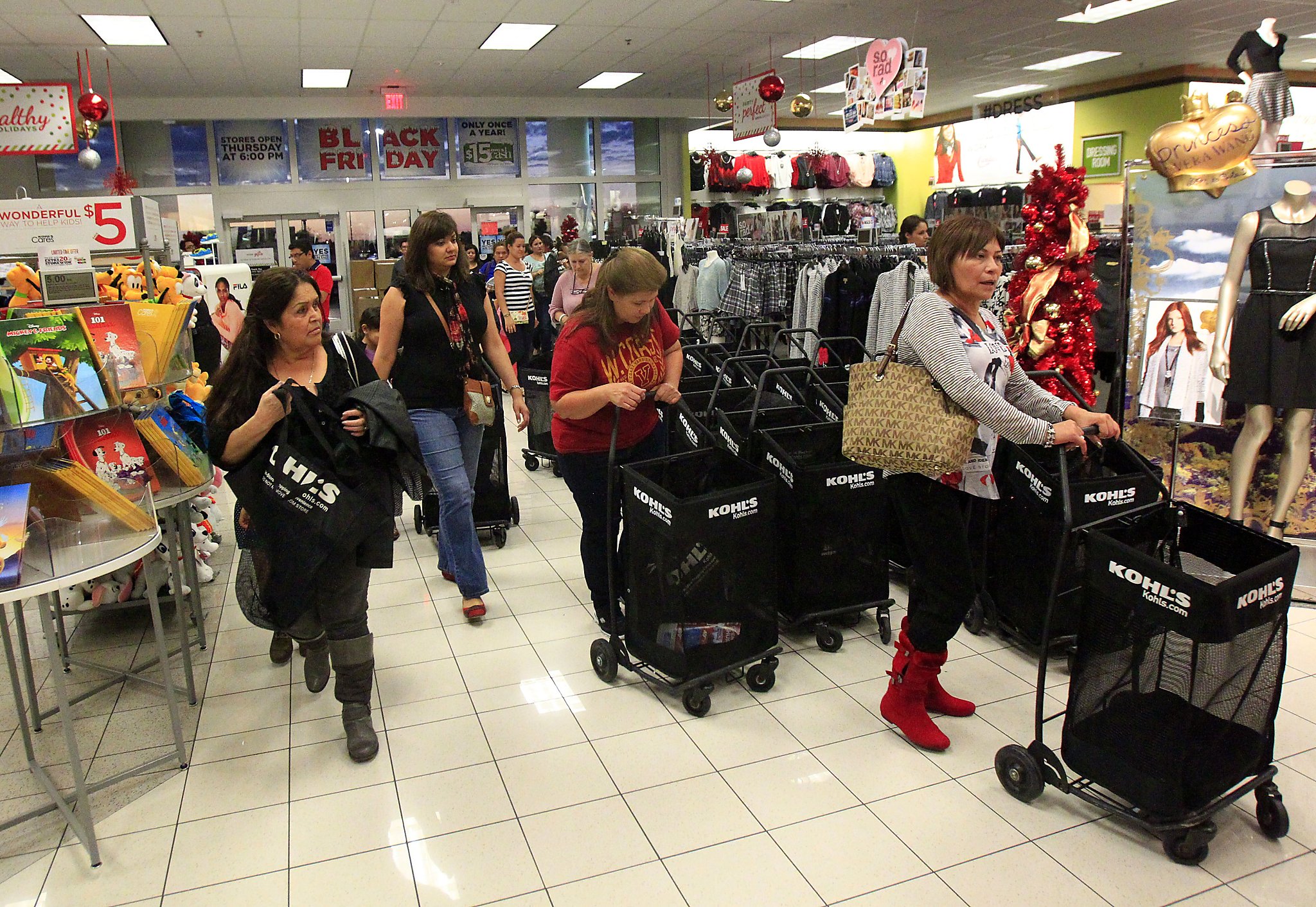 Kohl's at Janesville mall reopens after store fire brought monthlong  closure, Local News