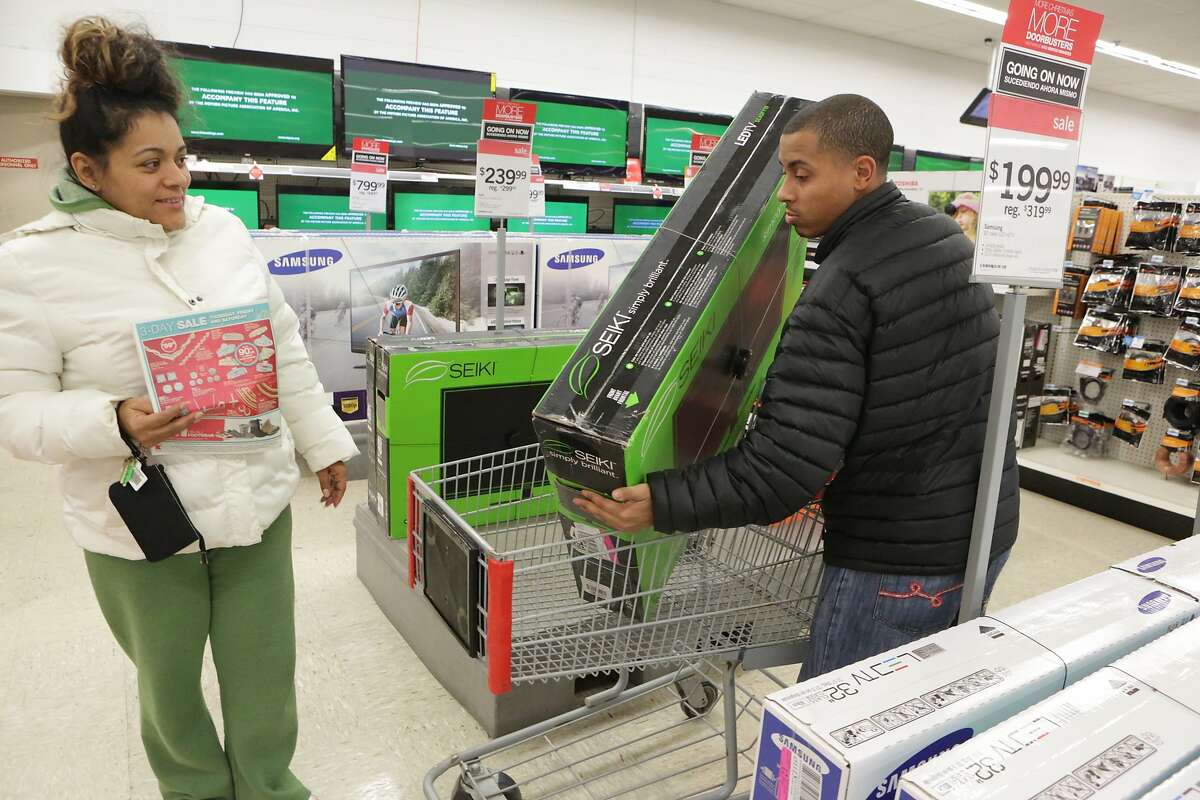 Black Friday starts slow but builds - Stores Open On Thanksgiving Day 2014 Chicago