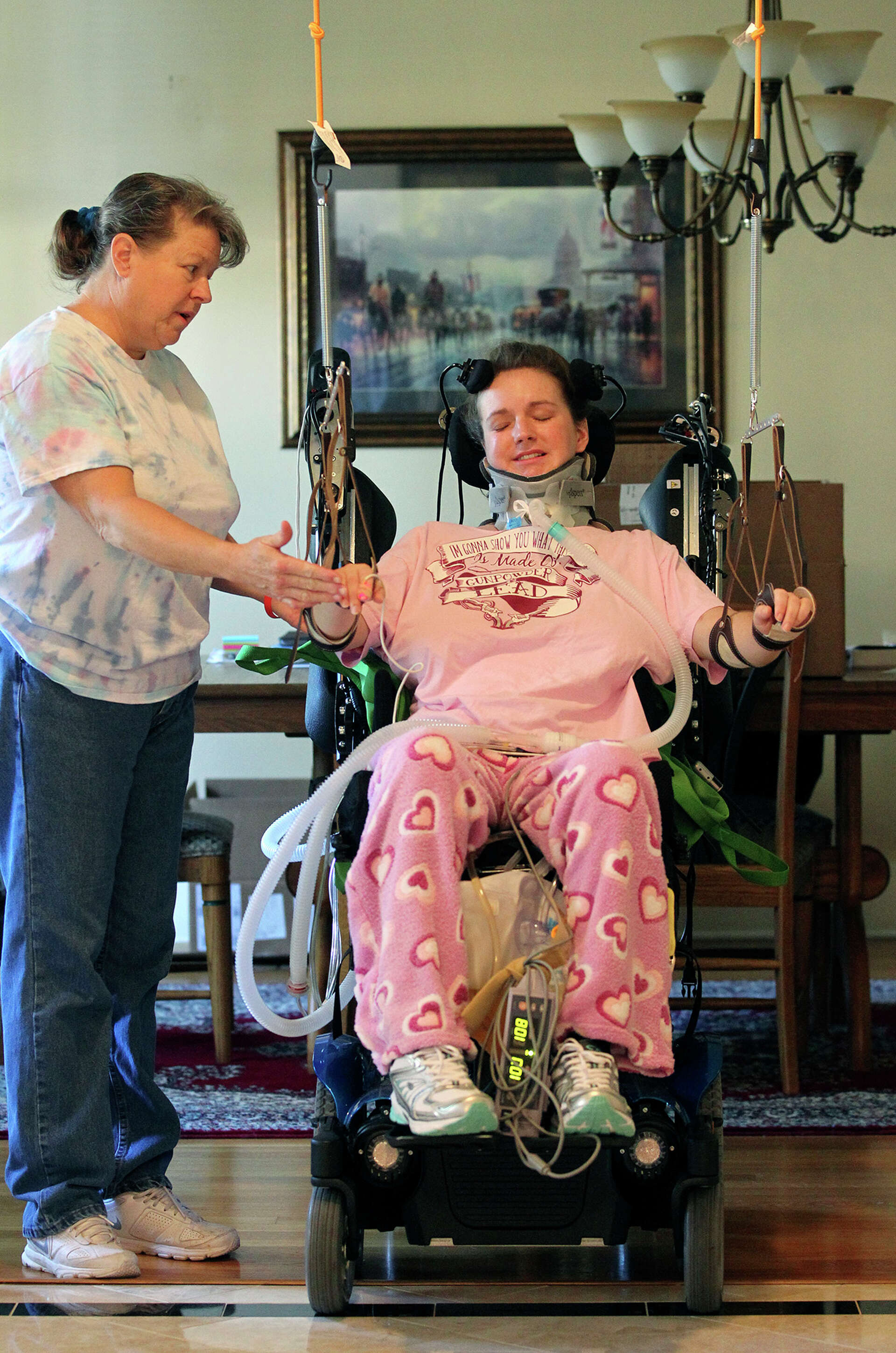 Accident might put end to promising singing career, image size:1920x2900