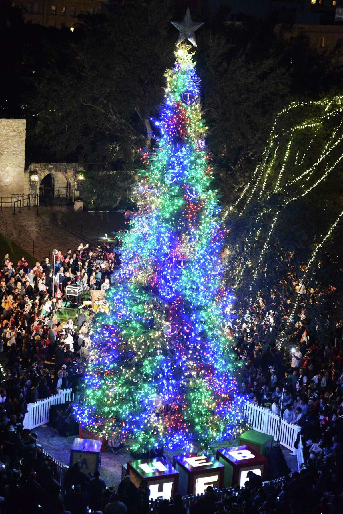 Warm and bright start to the holiday season in S.A.