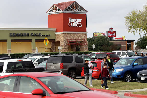 Shoppers scour outlet stores for Black Friday deals - www.cinemas93.org