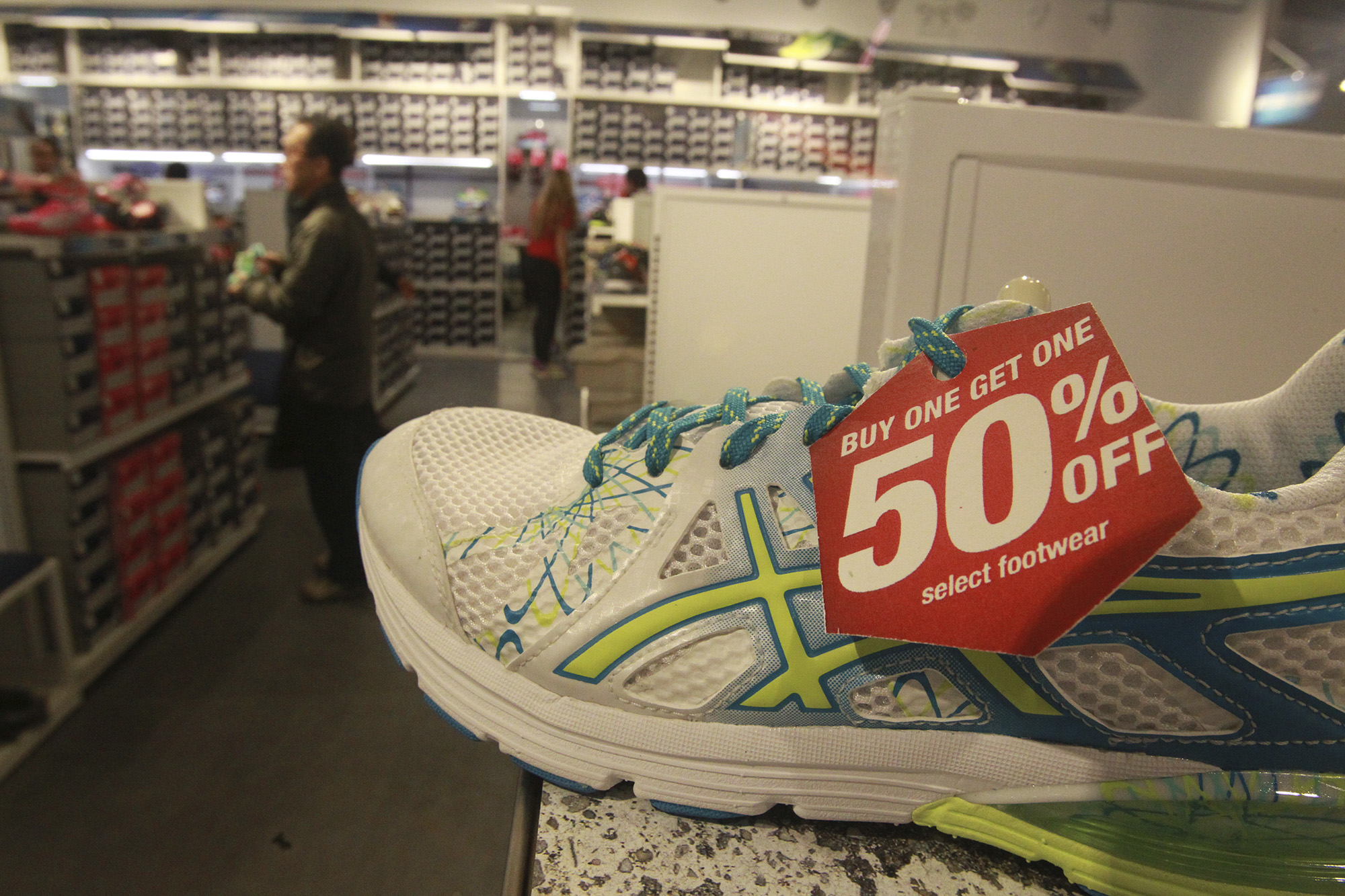 Shoppers scour outlet stores for Black Friday deals San Antonio