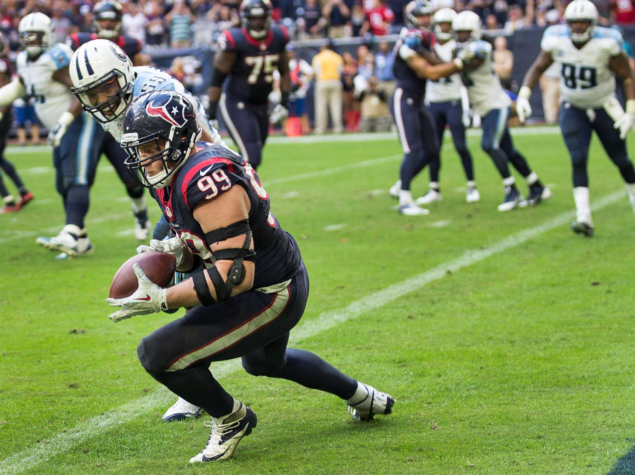 Tennessee Titans inside linebacker Wesley Woodyard (59) reacts